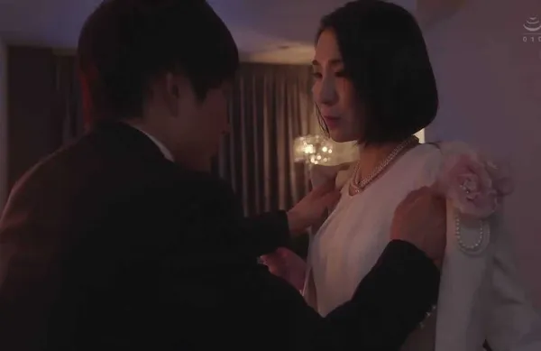 sex trưng quốc Cậu con trai mới tốt nghiệp và món quà của người mẹ kế tâm lý